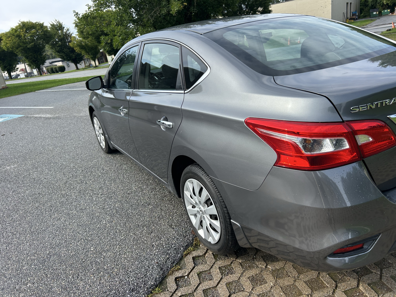 Nissan Sentra 4dr Sdn I4 CVT S 2016
