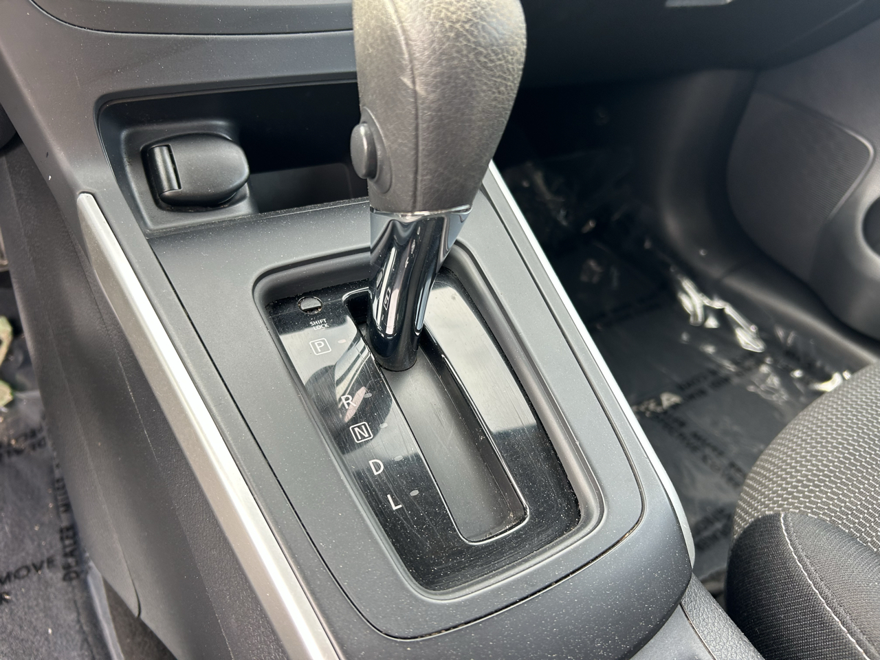 Nissan Sentra 4dr Sdn I4 CVT S 2016