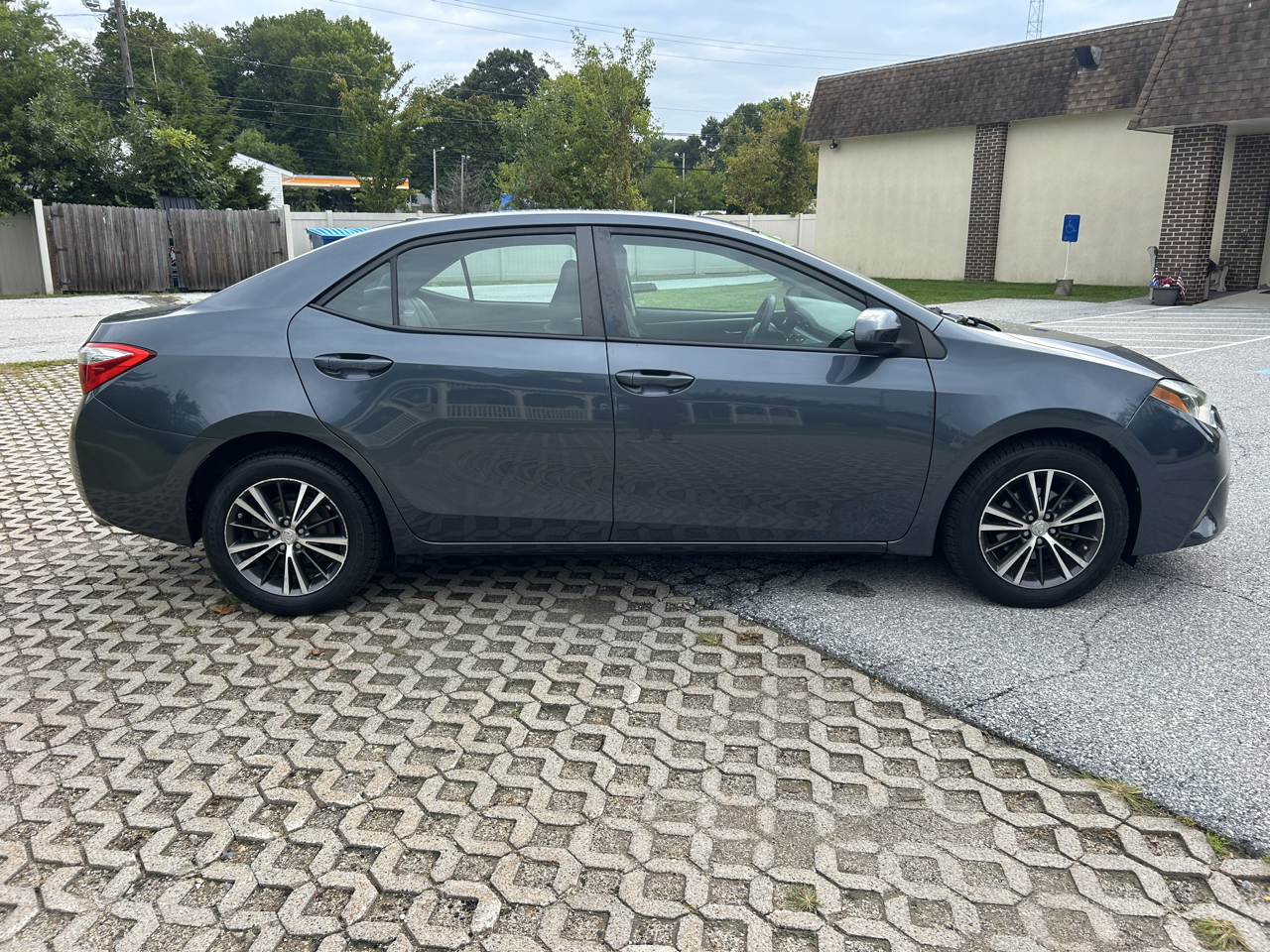 Toyota Corolla 4dr Sdn CVT LE Premium (Natl) 2016