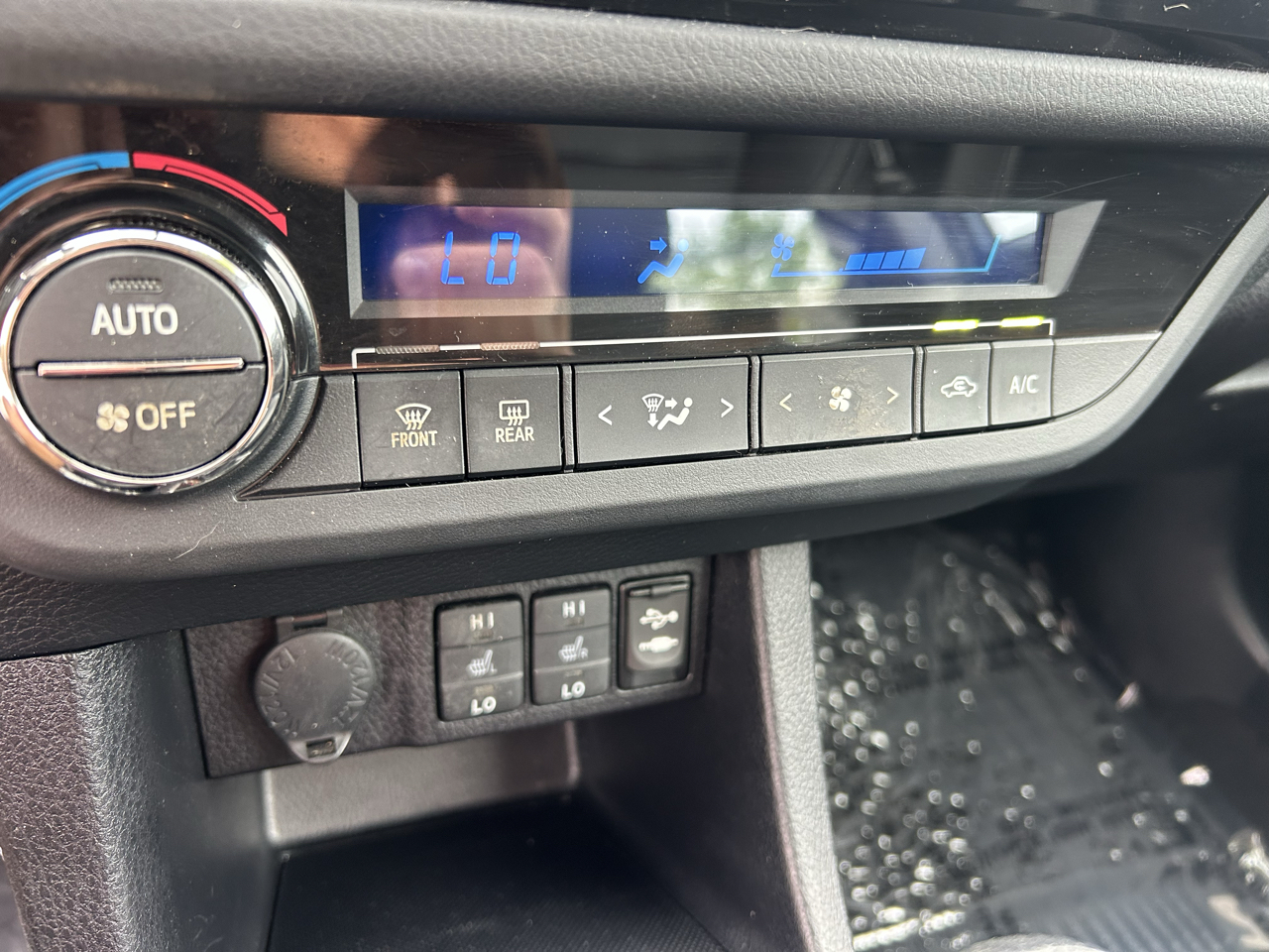 Toyota Corolla 4dr Sdn CVT LE Premium (Natl) 2016