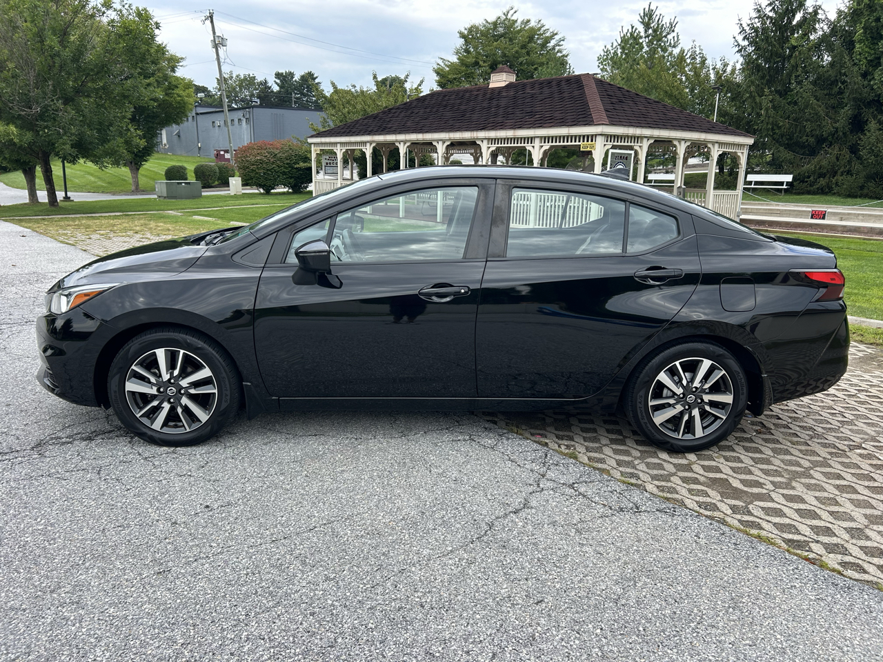 Nissan Versa SV CVT 2021