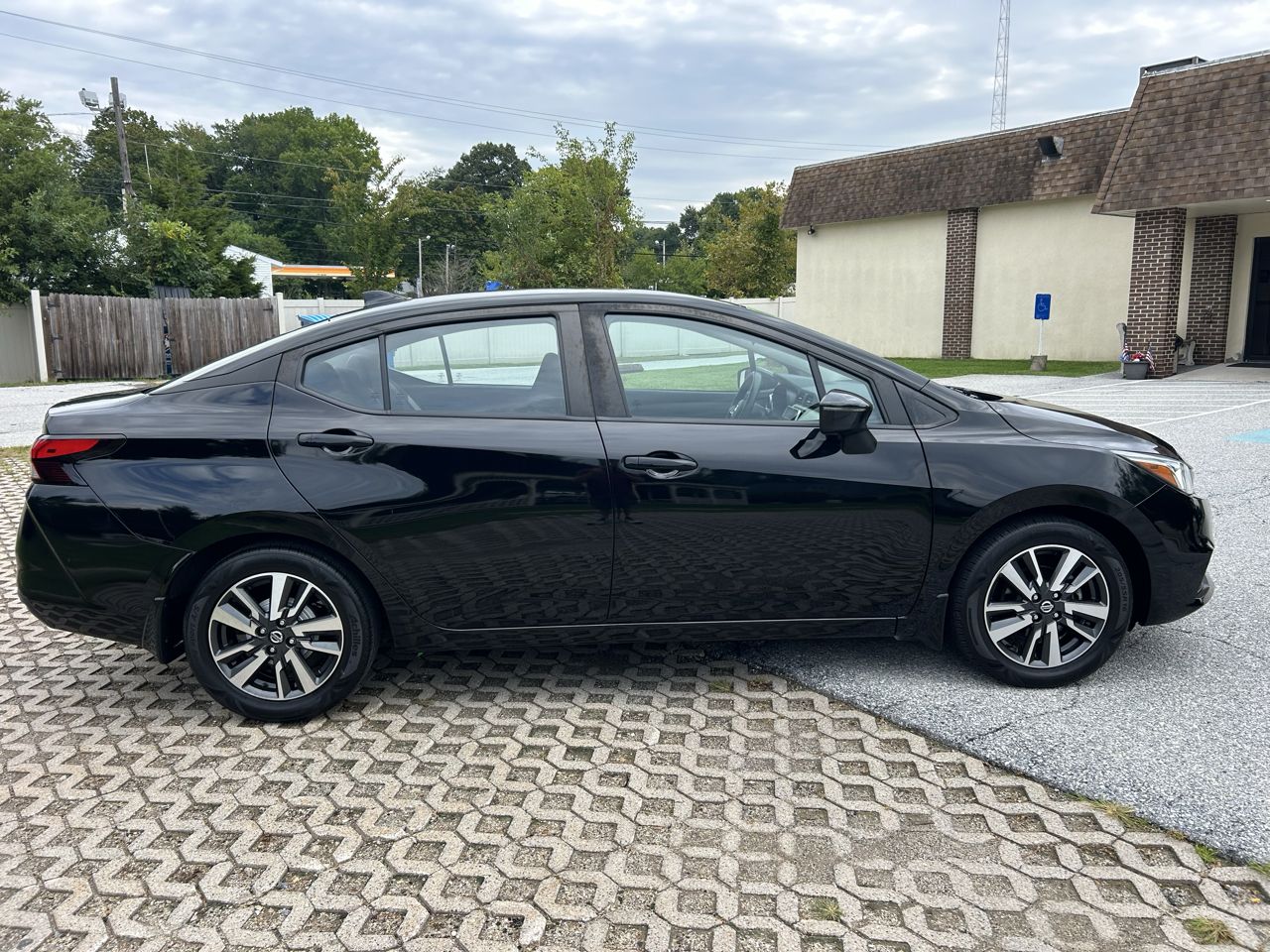 Nissan Versa SV CVT 2021