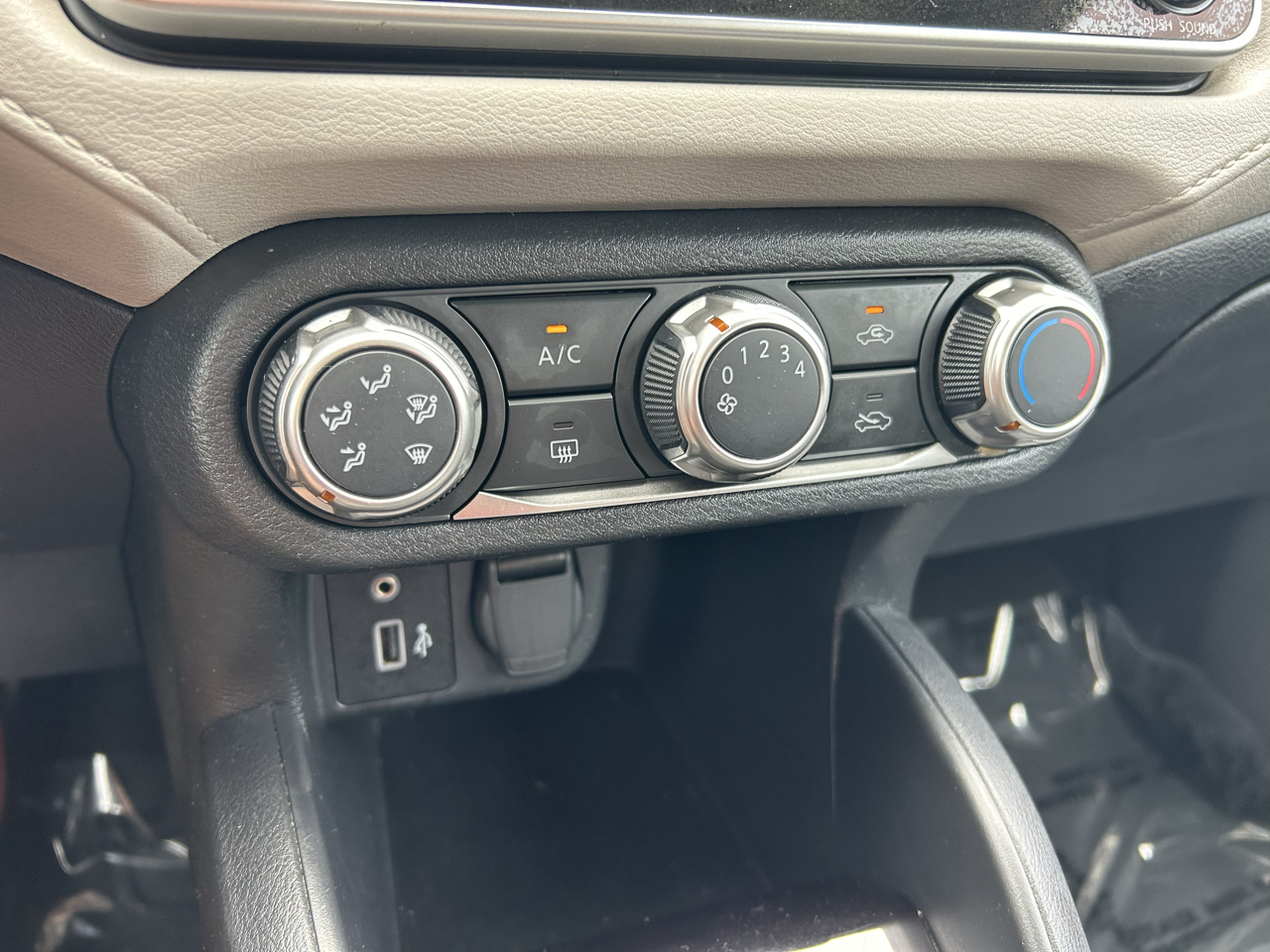 Nissan Versa SV CVT 2021