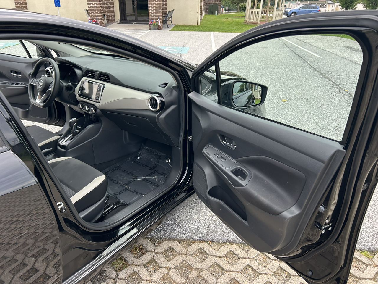Nissan Versa SV CVT 2021
