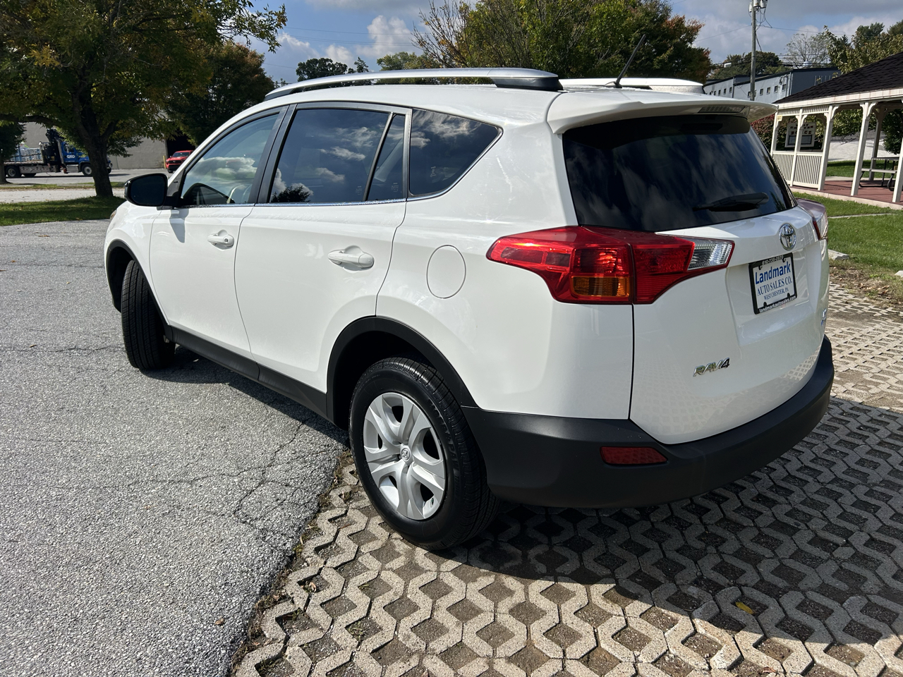 Toyota RAV4 AWD 4dr LE (Natl) 2015