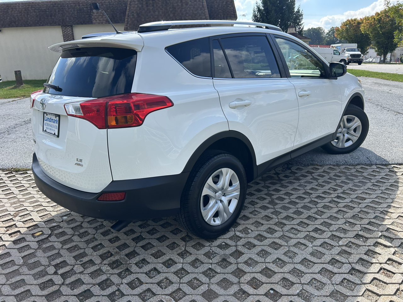 Toyota RAV4 AWD 4dr LE (Natl) 2015