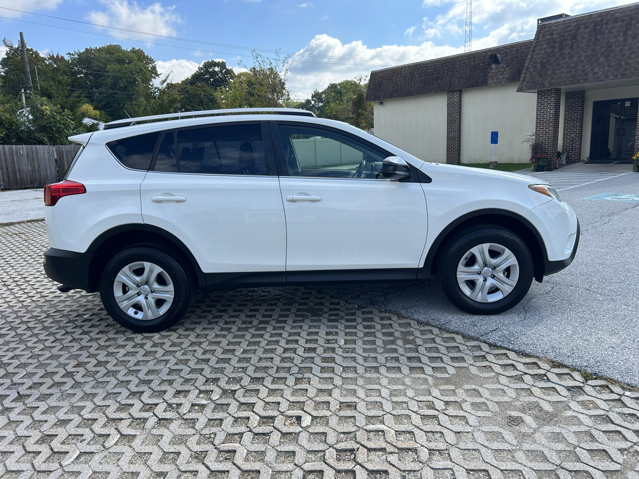 Toyota RAV4 AWD 4dr LE (Natl) 2015