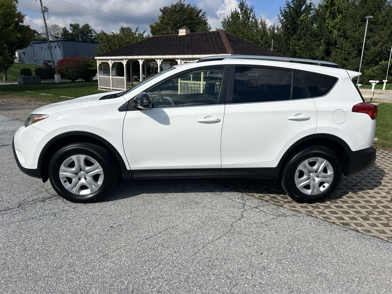 Toyota RAV4 AWD 4dr LE (Natl) 2015