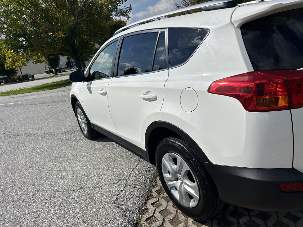 Toyota RAV4 AWD 4dr LE (Natl) 2015