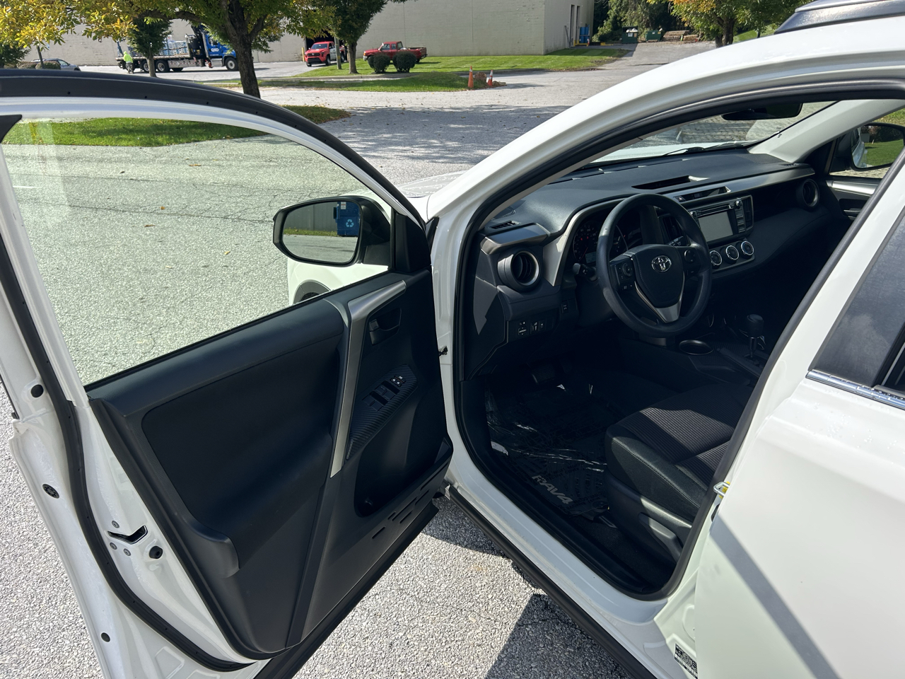 Toyota RAV4 AWD 4dr LE (Natl) 2015