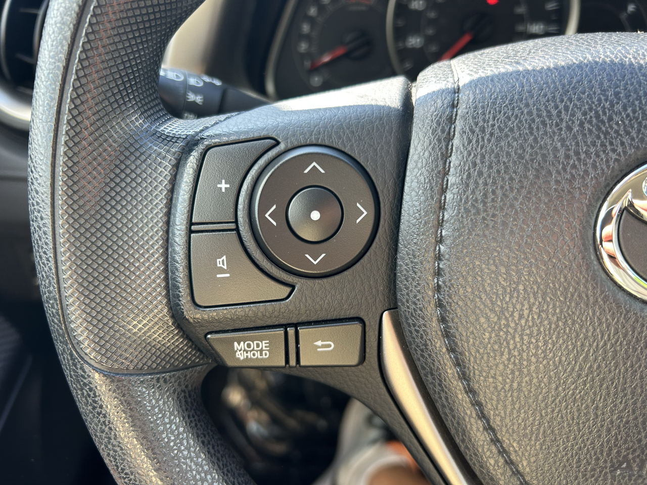 Toyota RAV4 AWD 4dr LE (Natl) 2015