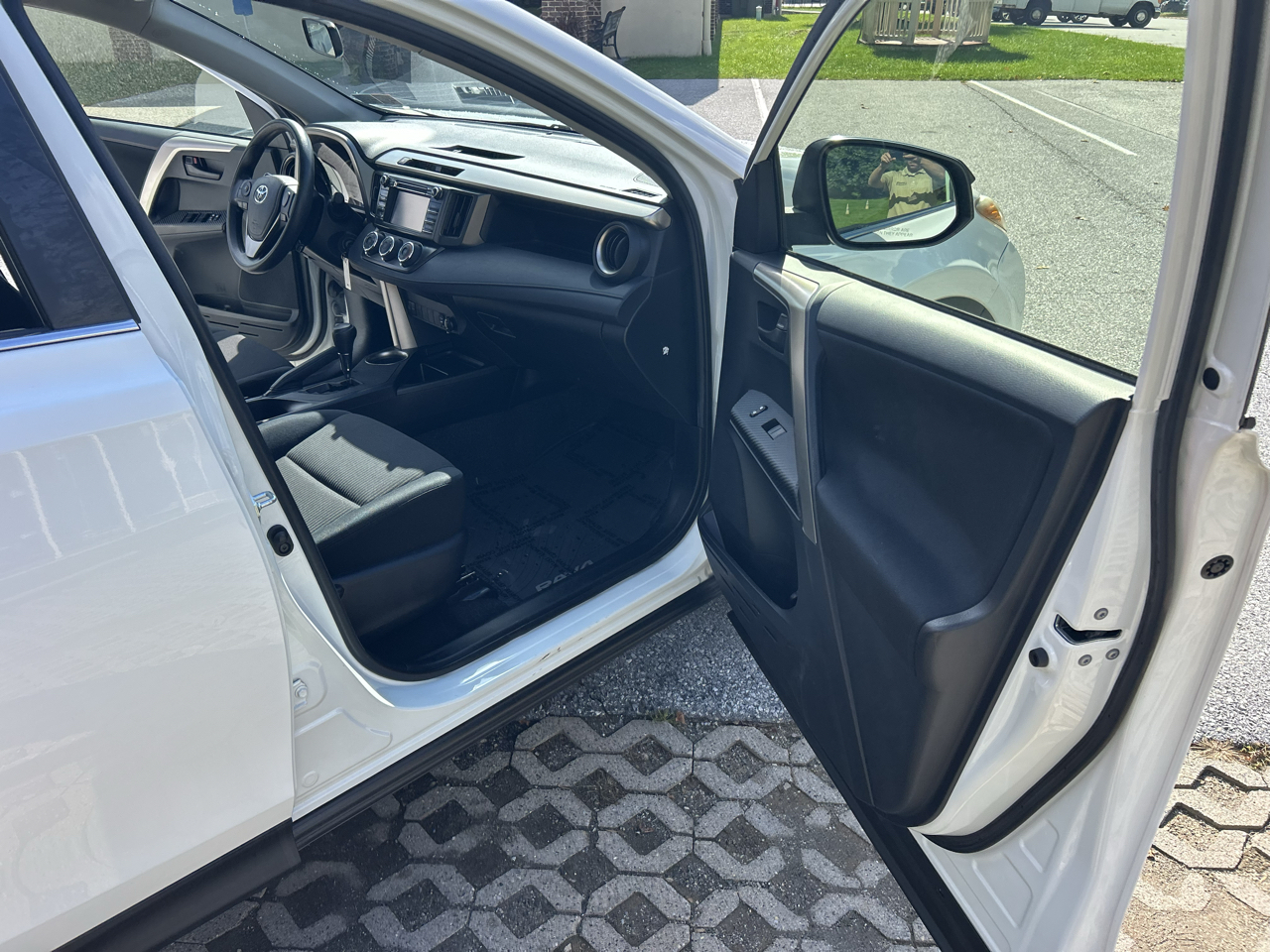Toyota RAV4 AWD 4dr LE (Natl) 2015