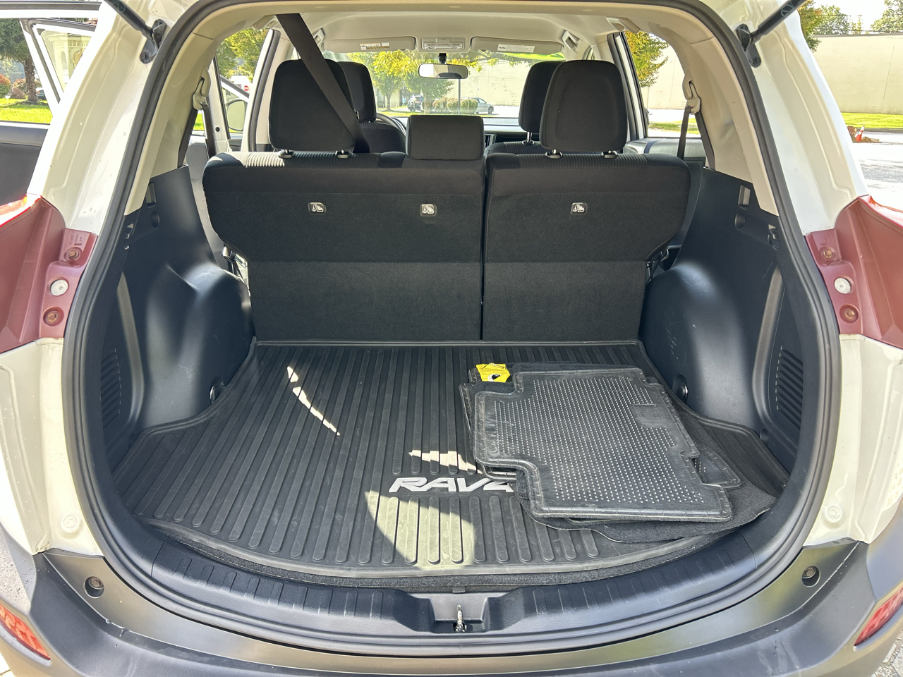 Toyota RAV4 AWD 4dr LE (Natl) 2015