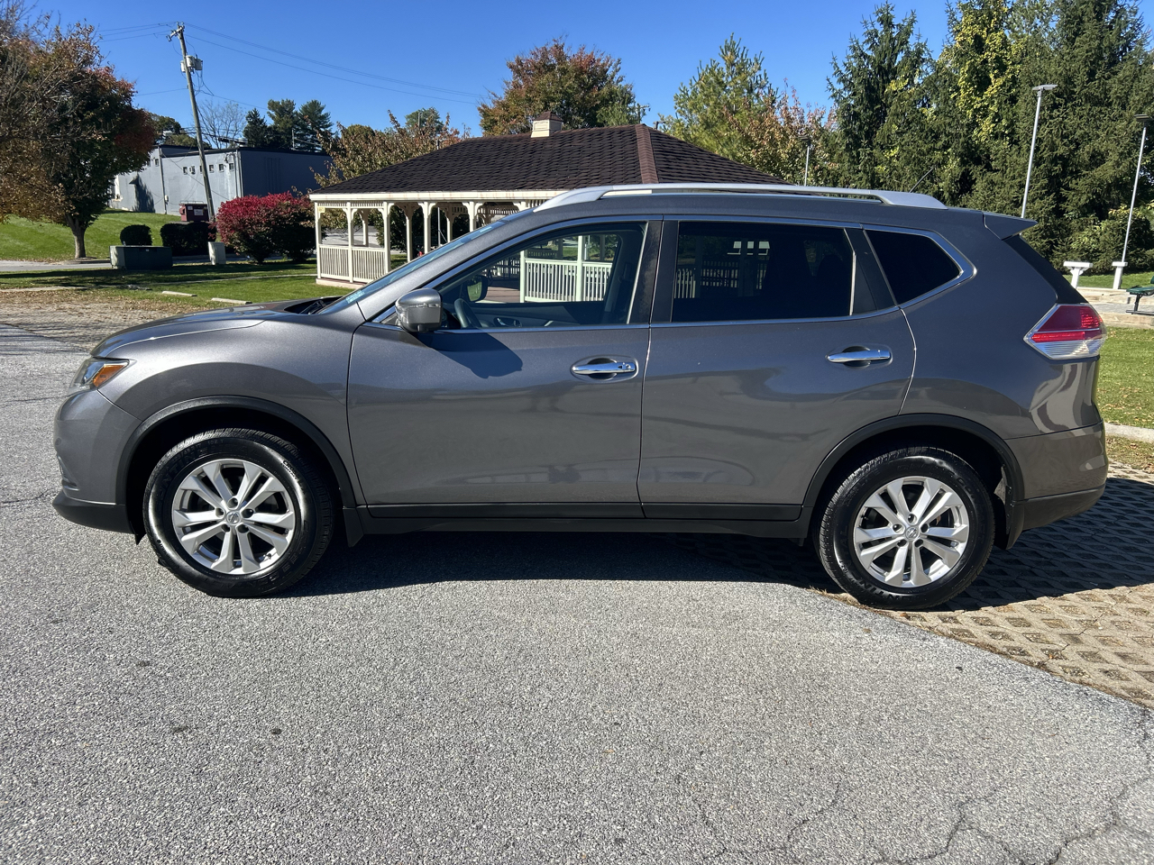 Nissan Rogue AWD 4dr SV 2016