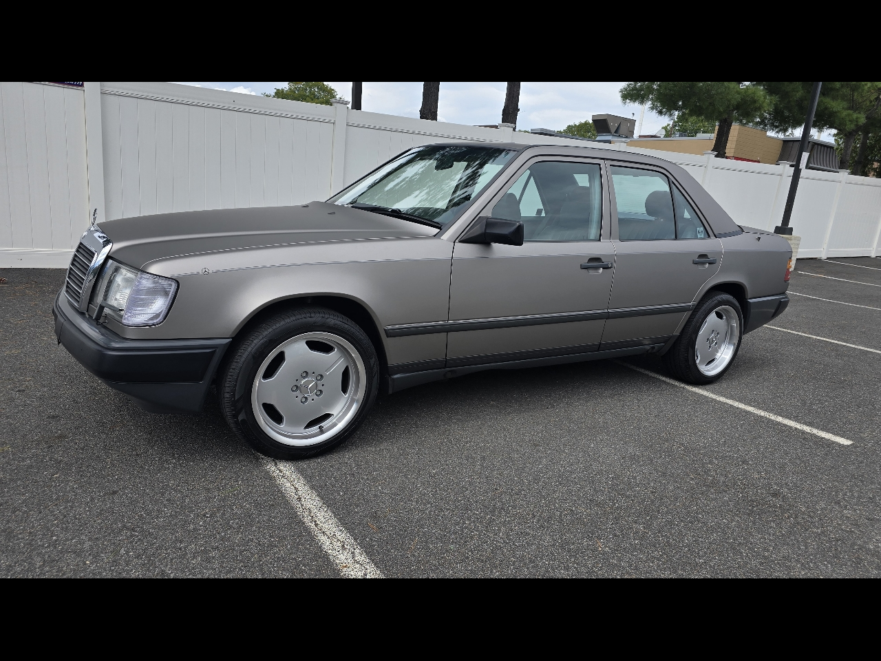 1987 Mercedes-Benz 300 E