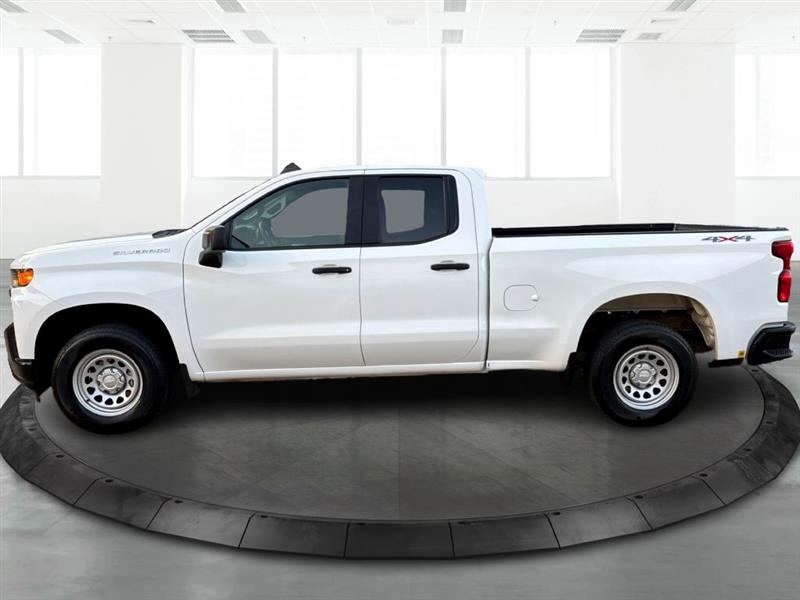 2021 Chevrolet Silverado 1500 LT photo 3