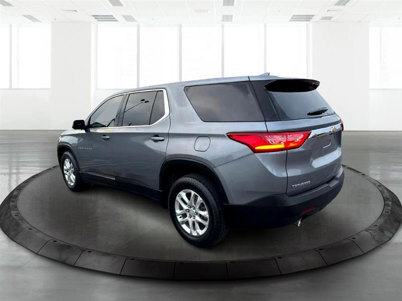 2021 Chevrolet Traverse LS photo 2