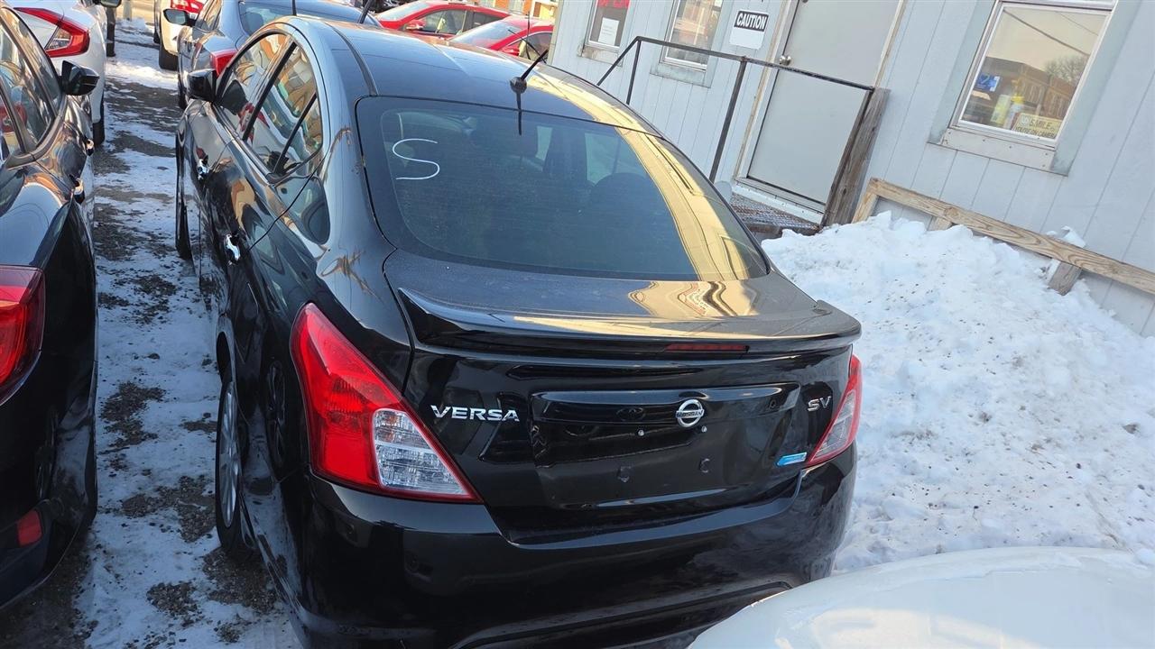Nissan Versa 1.6 SV Sedan 2015