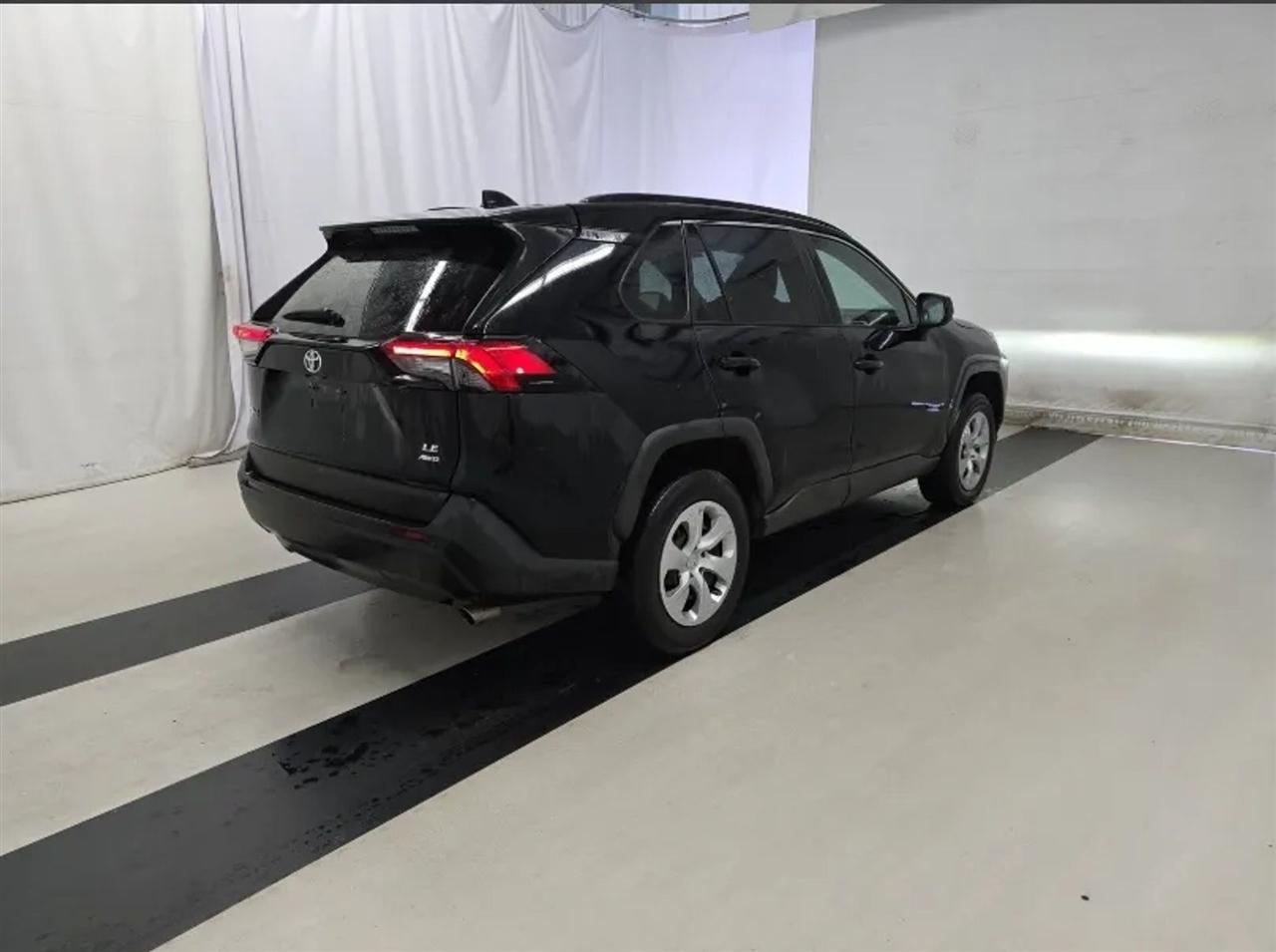 Toyota RAV4 LE AWD 2021