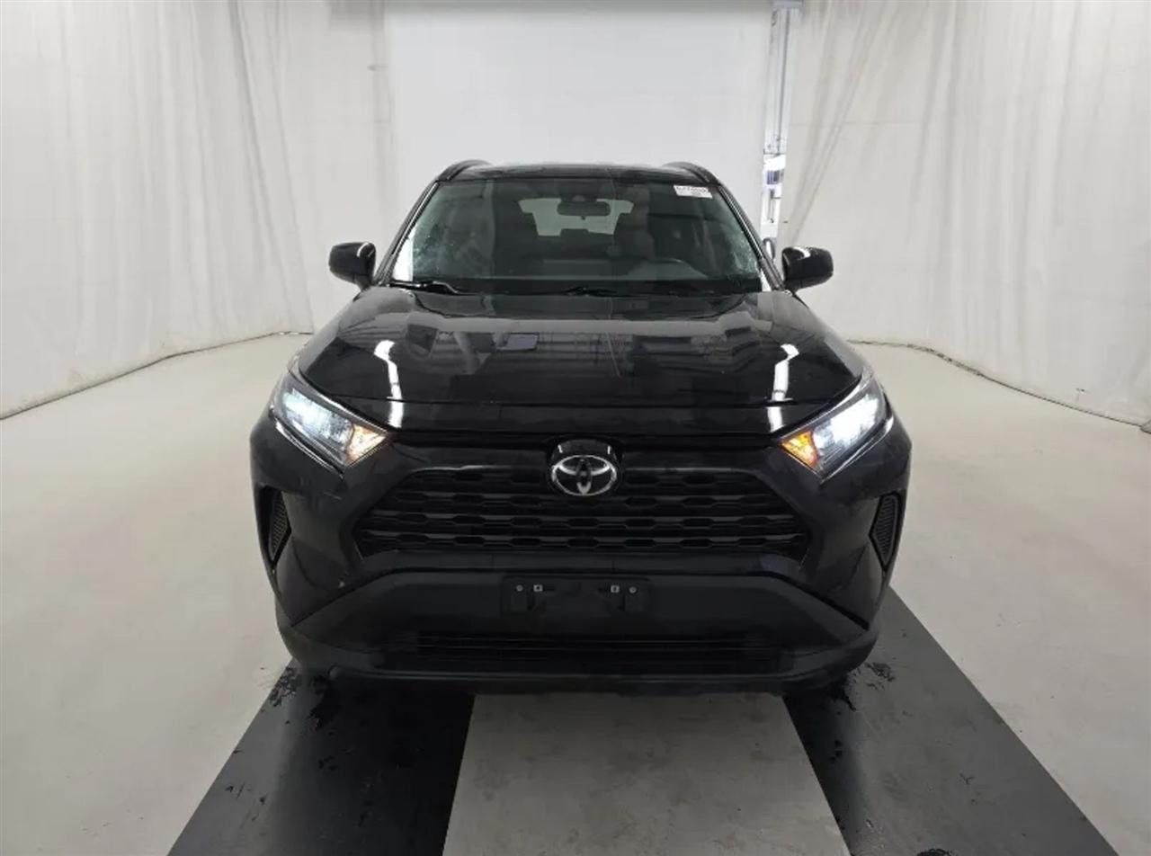 Toyota RAV4 LE AWD 2021