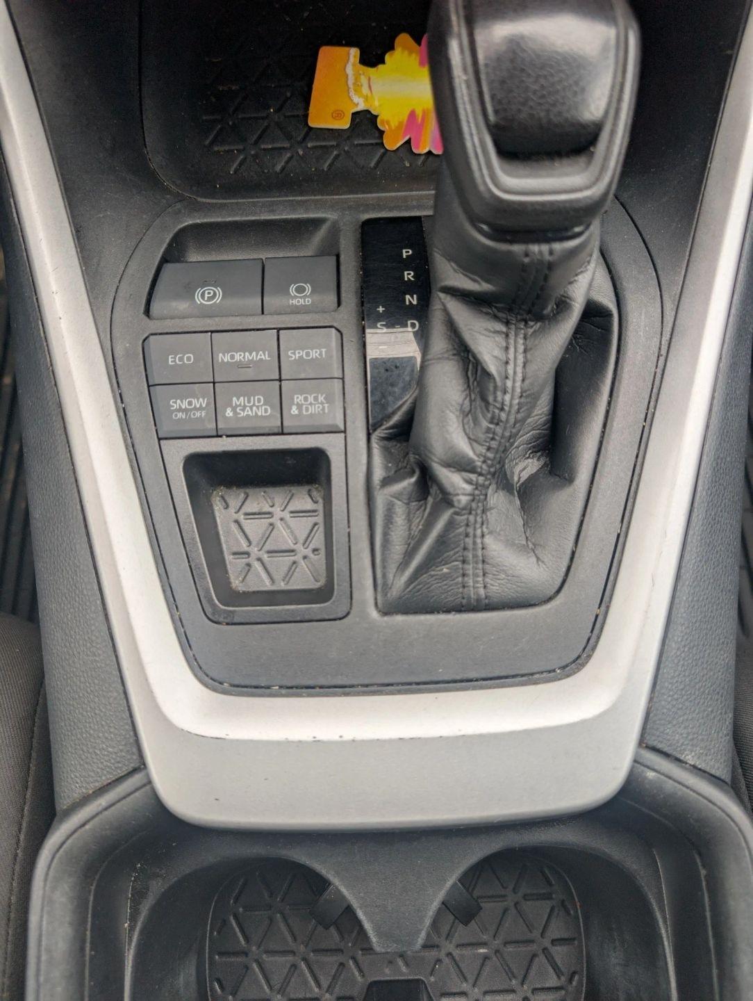 Toyota RAV4 LE AWD 2021