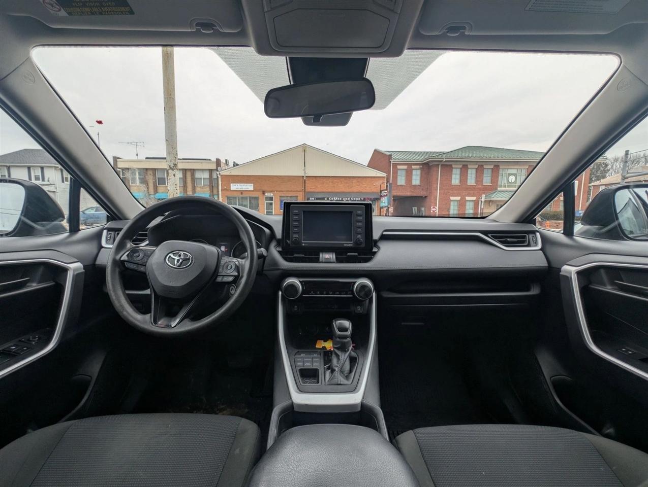 Toyota RAV4 LE AWD 2021