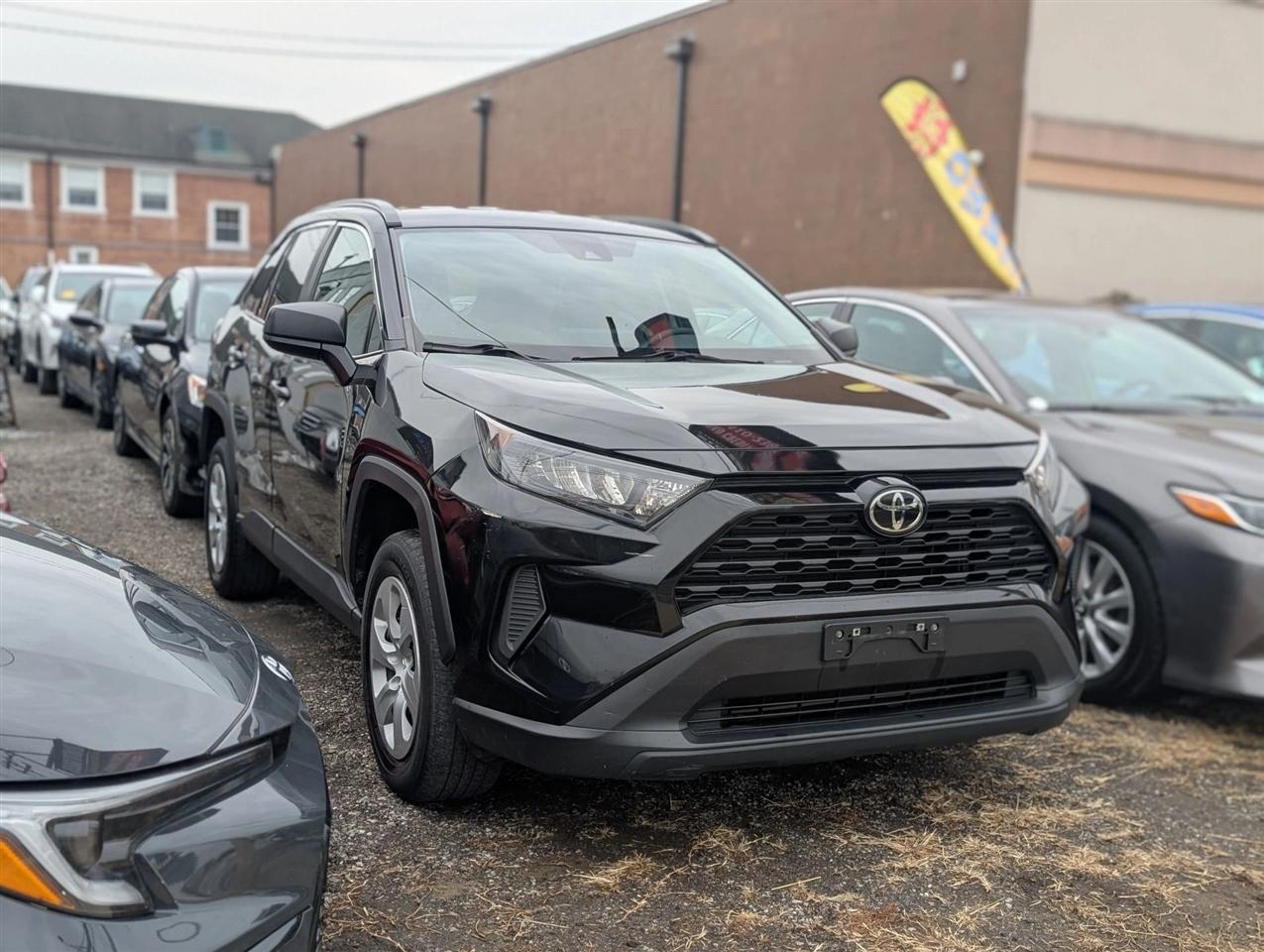 Toyota RAV4 LE AWD 2021