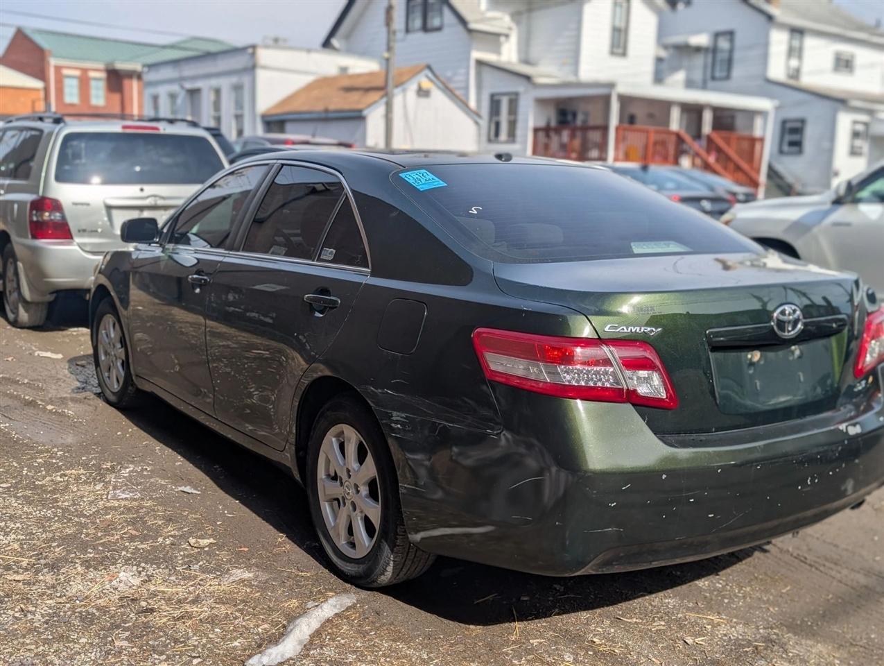 Toyota Camry LE 6-Spd AT 2011