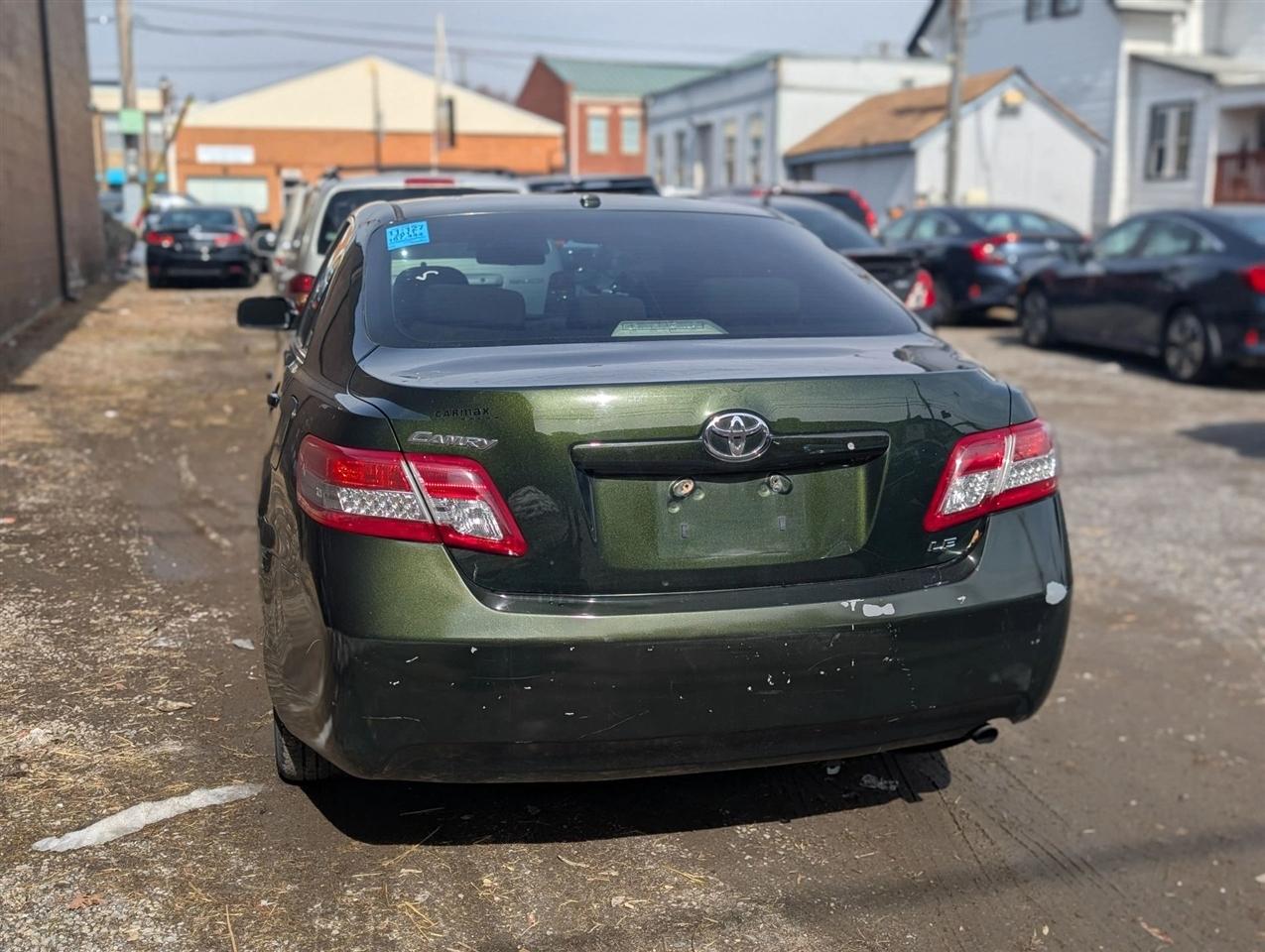 Toyota Camry LE 6-Spd AT 2011