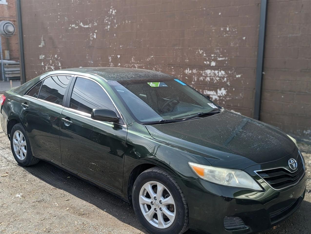 Toyota Camry LE 6-Spd AT 2011