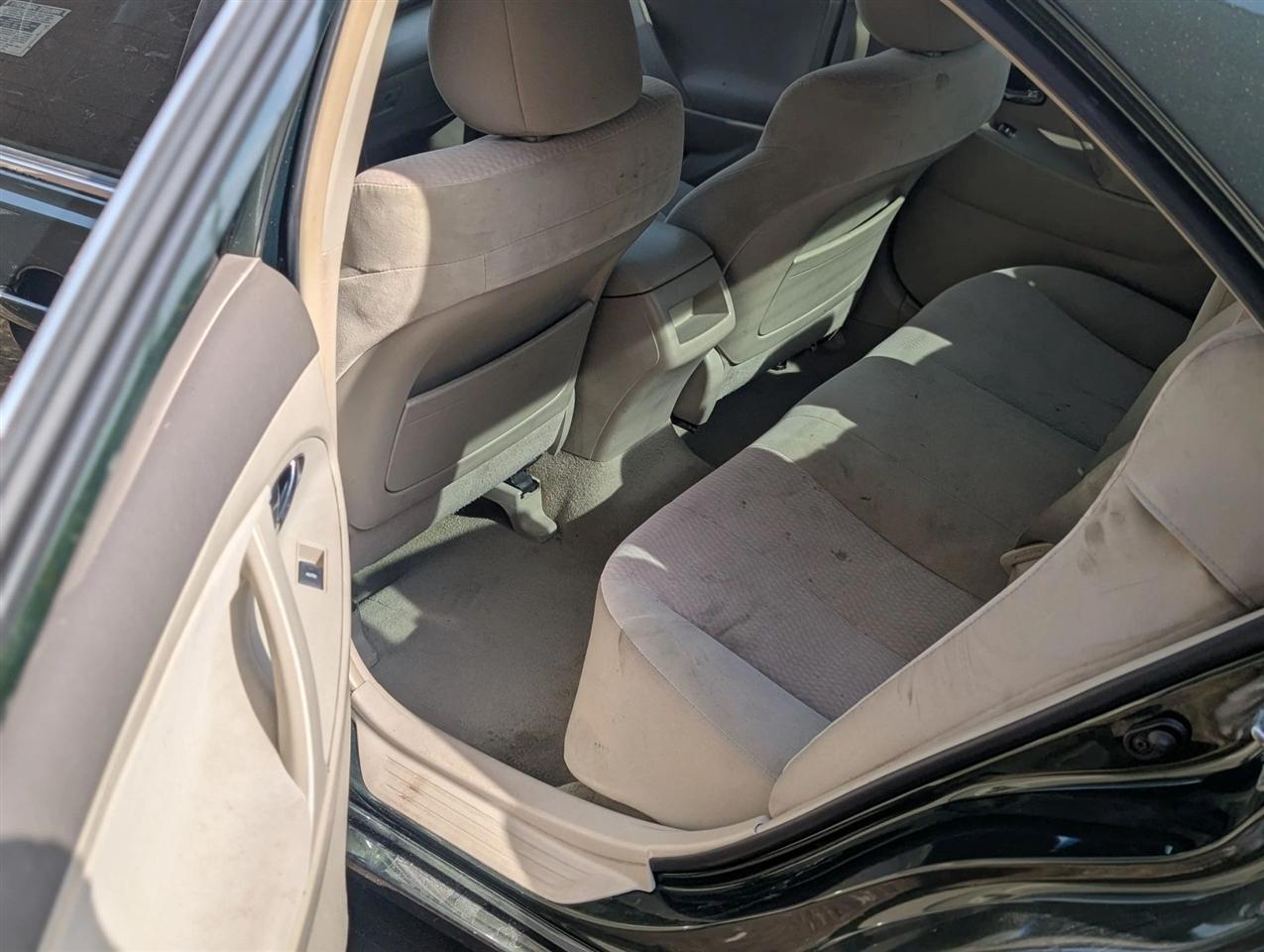 Toyota Camry LE 6-Spd AT 2011