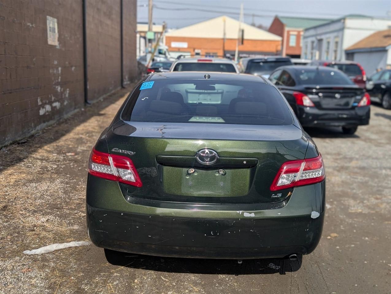 Toyota Camry LE 6-Spd AT 2011