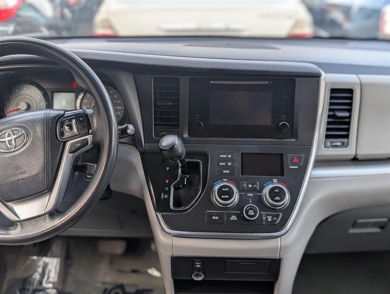 Toyota Sienna L FWD 7-Passenger V6 2015