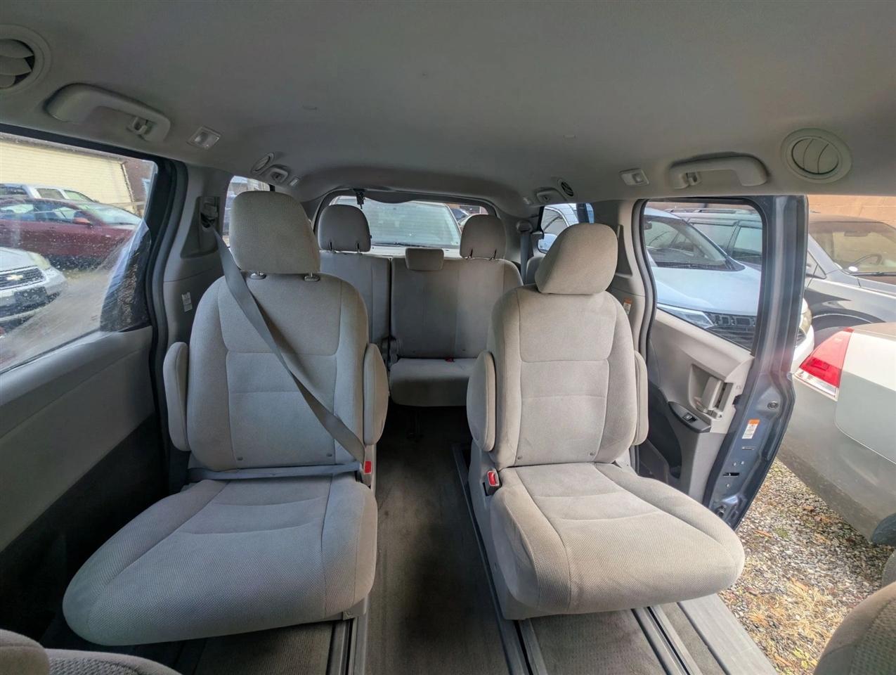 Toyota Sienna L FWD 7-Passenger V6 2015