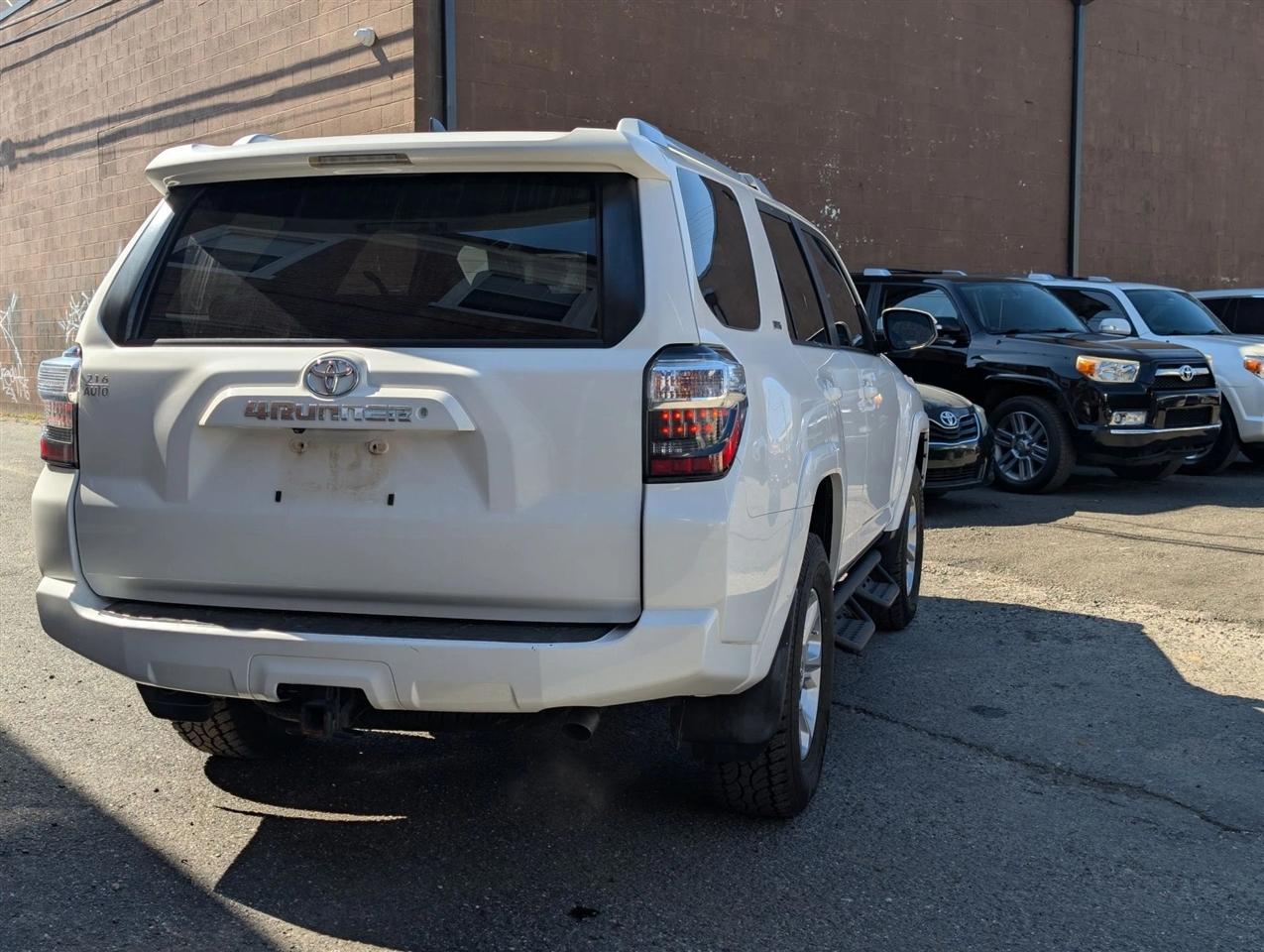Toyota 4Runner SR5 2WD 2017