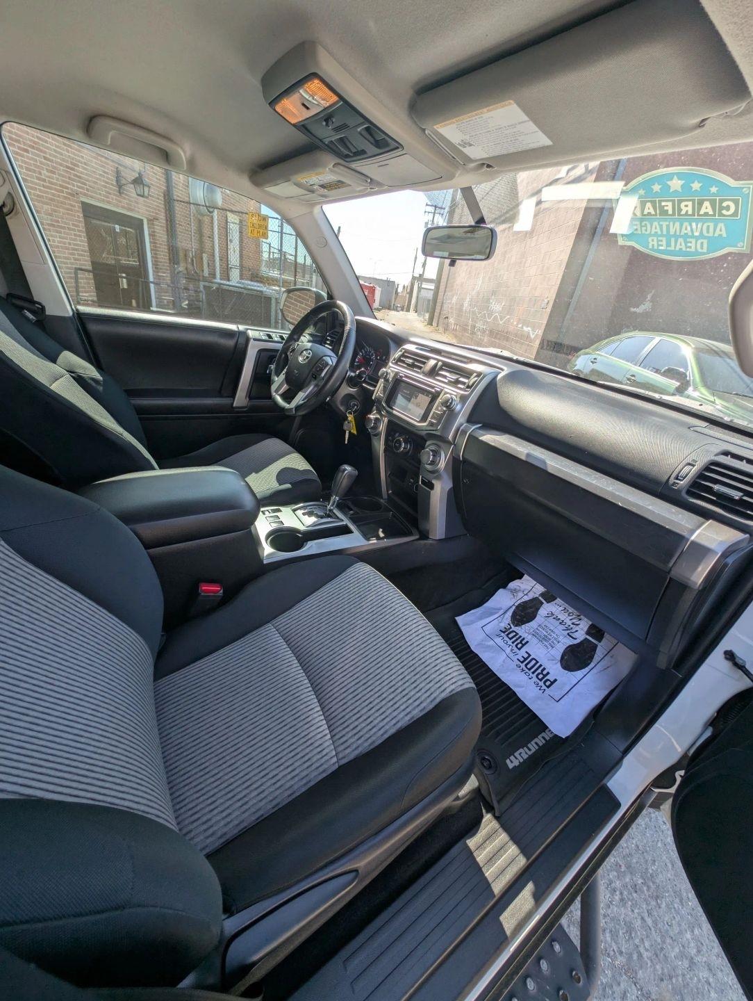 Toyota 4Runner SR5 2WD 2017