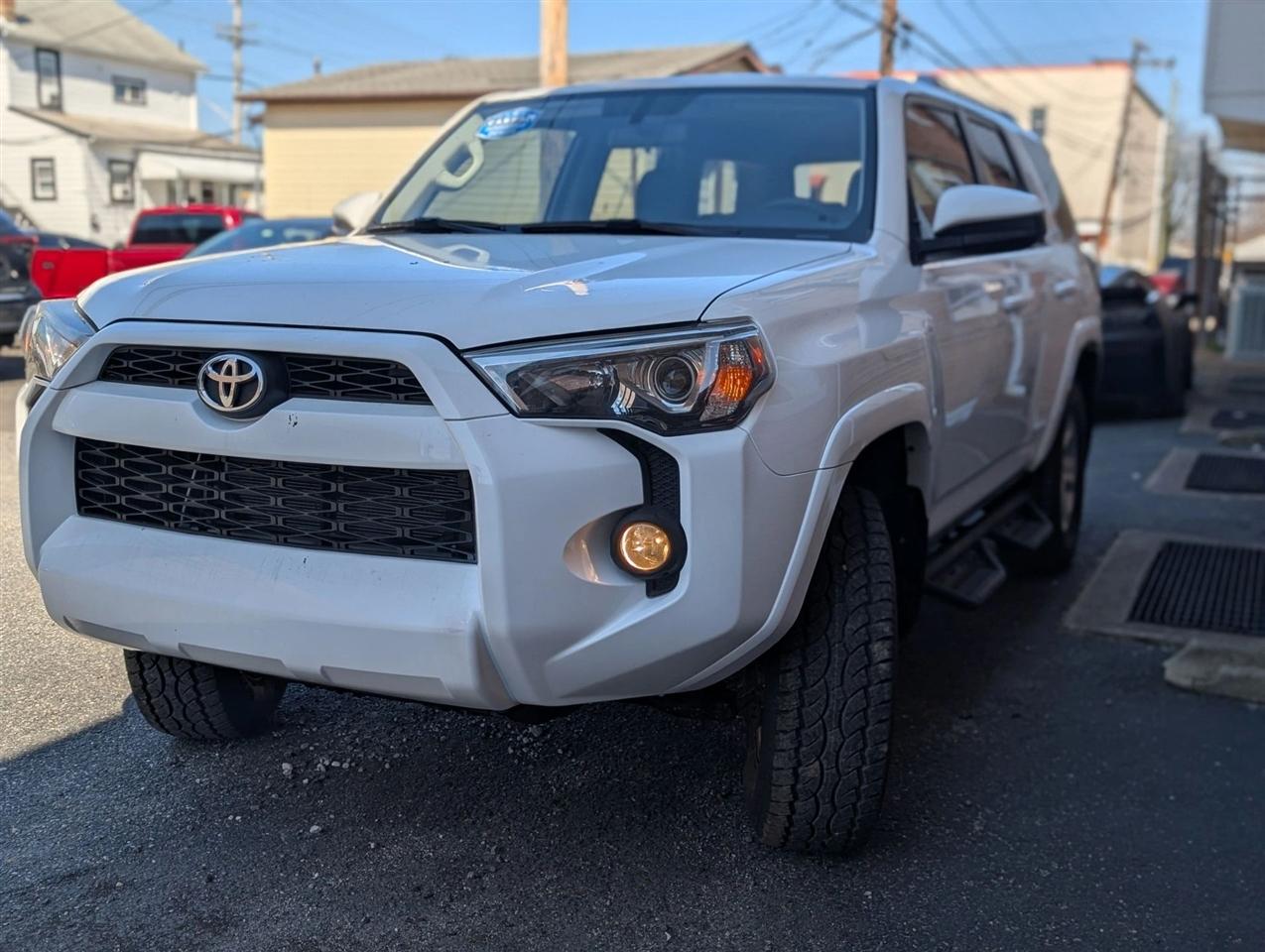 Toyota 4Runner SR5 2WD 2017