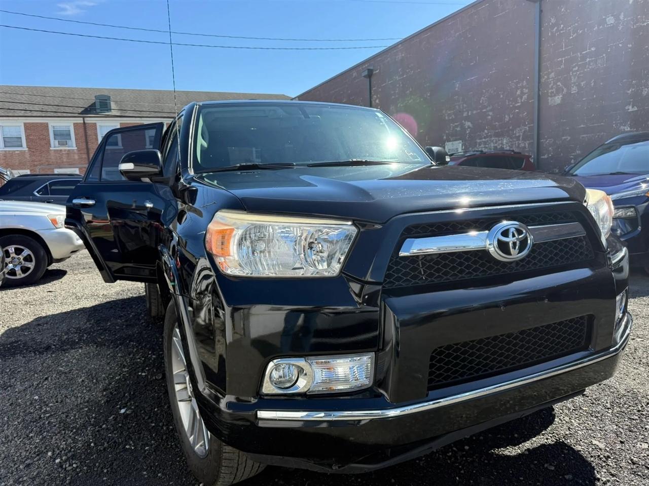 Toyota 4Runner Limited 4WD V6 2011
