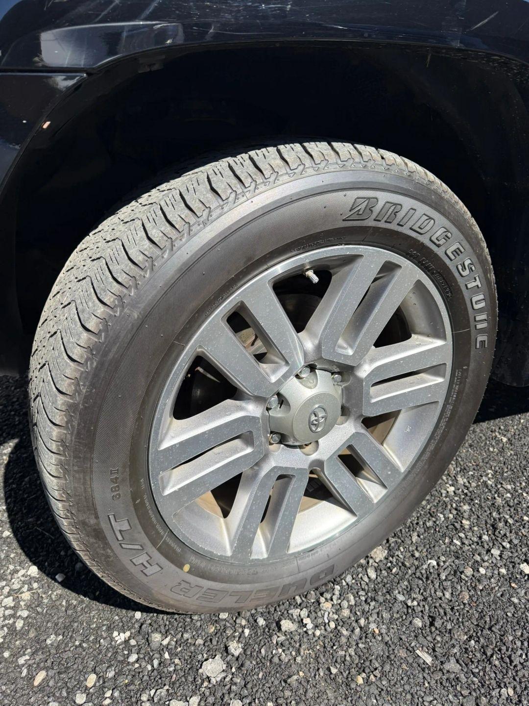 Toyota 4Runner Limited 4WD V6 2011