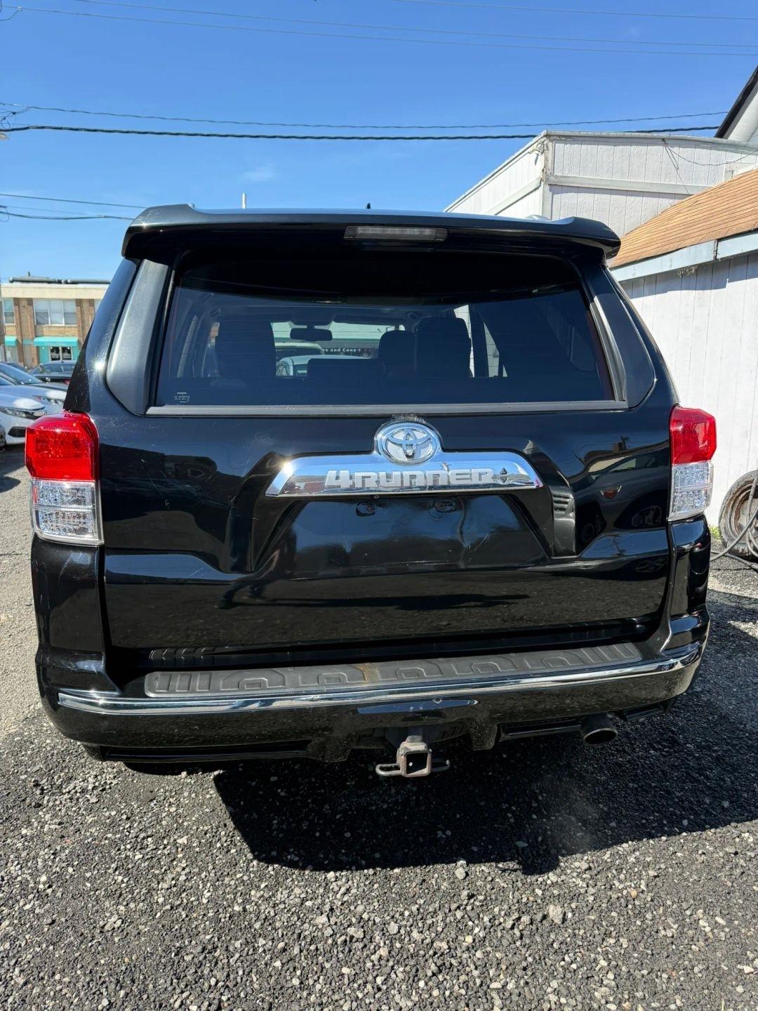 Toyota 4Runner Limited 4WD V6 2011