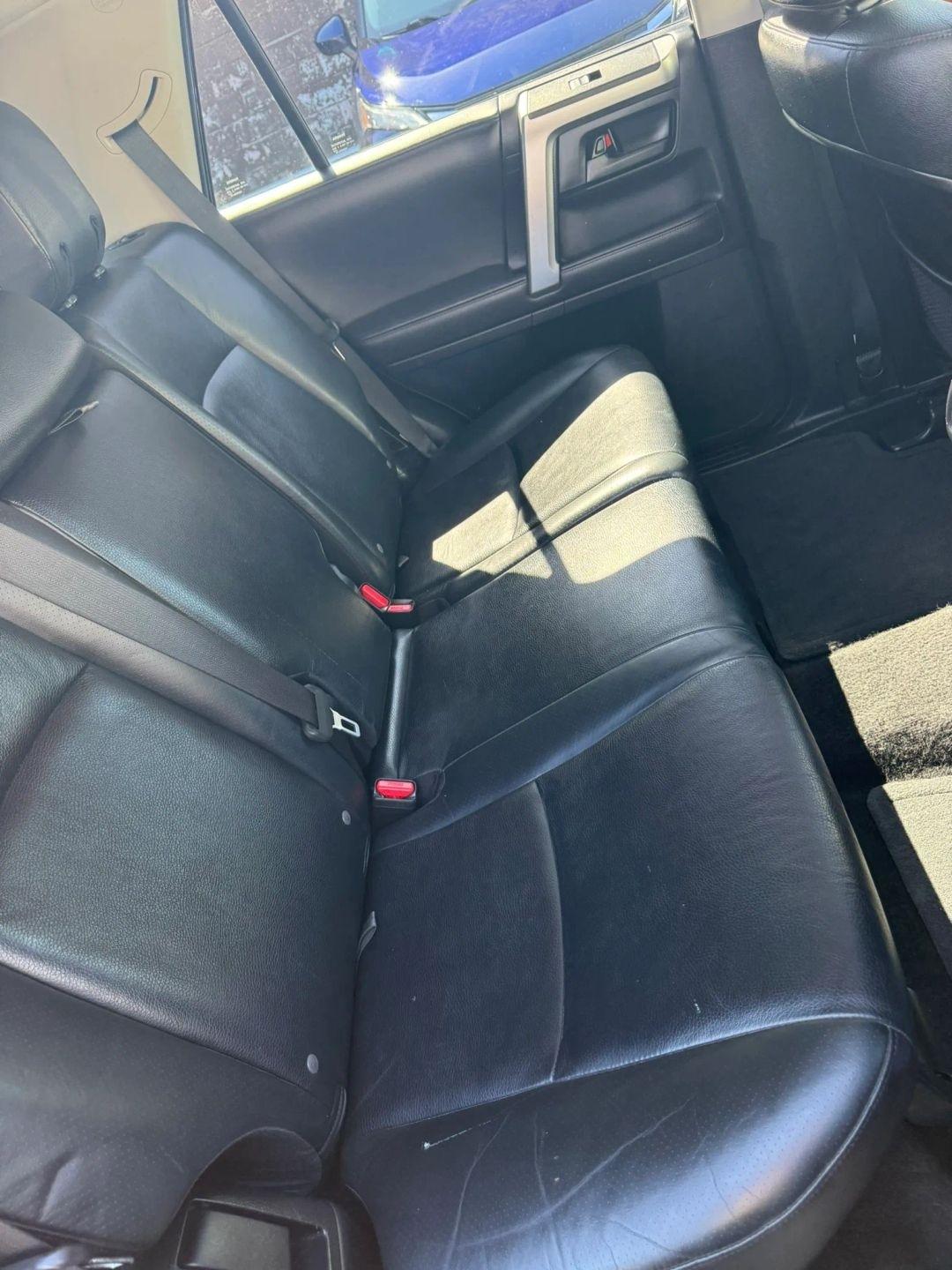 Toyota 4Runner Limited 4WD V6 2011