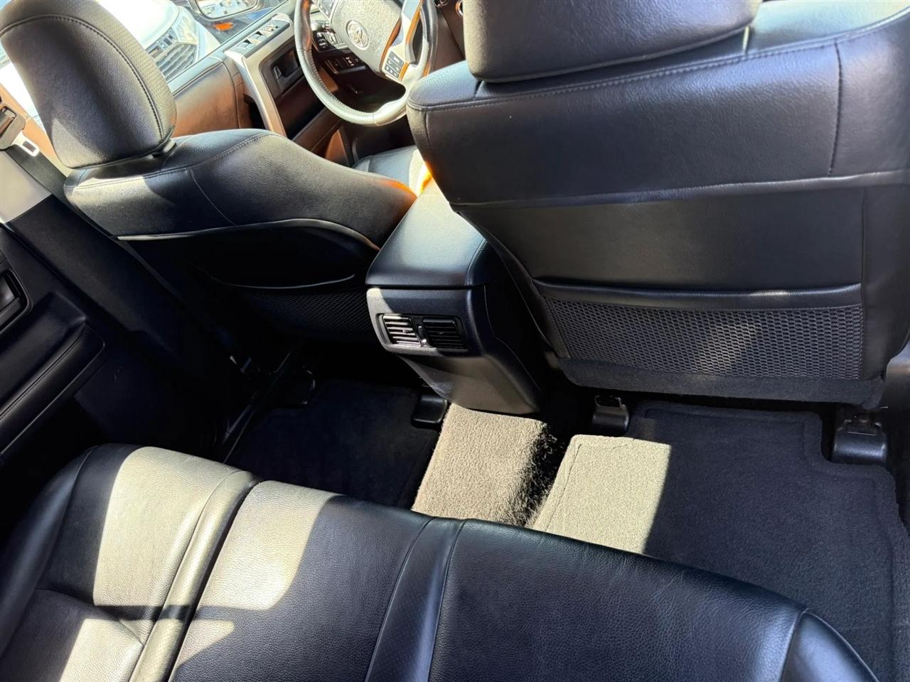 Toyota 4Runner Limited 4WD V6 2011