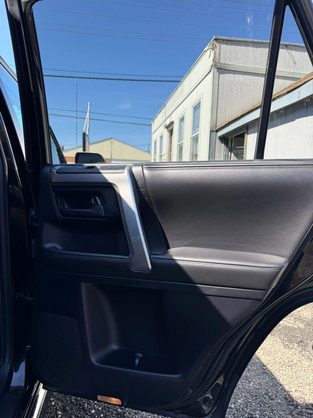 Toyota 4Runner Limited 4WD V6 2011