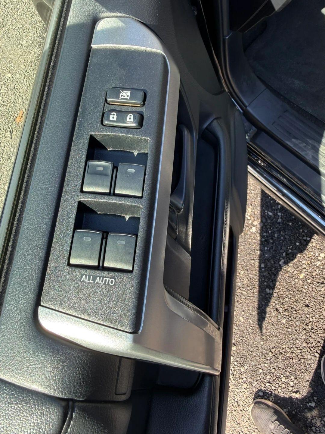 Toyota 4Runner Limited 4WD V6 2011