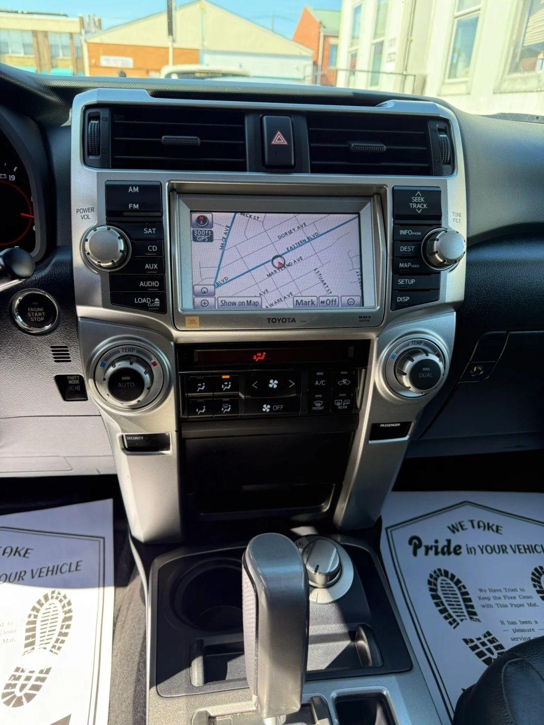 Toyota 4Runner Limited 4WD V6 2011