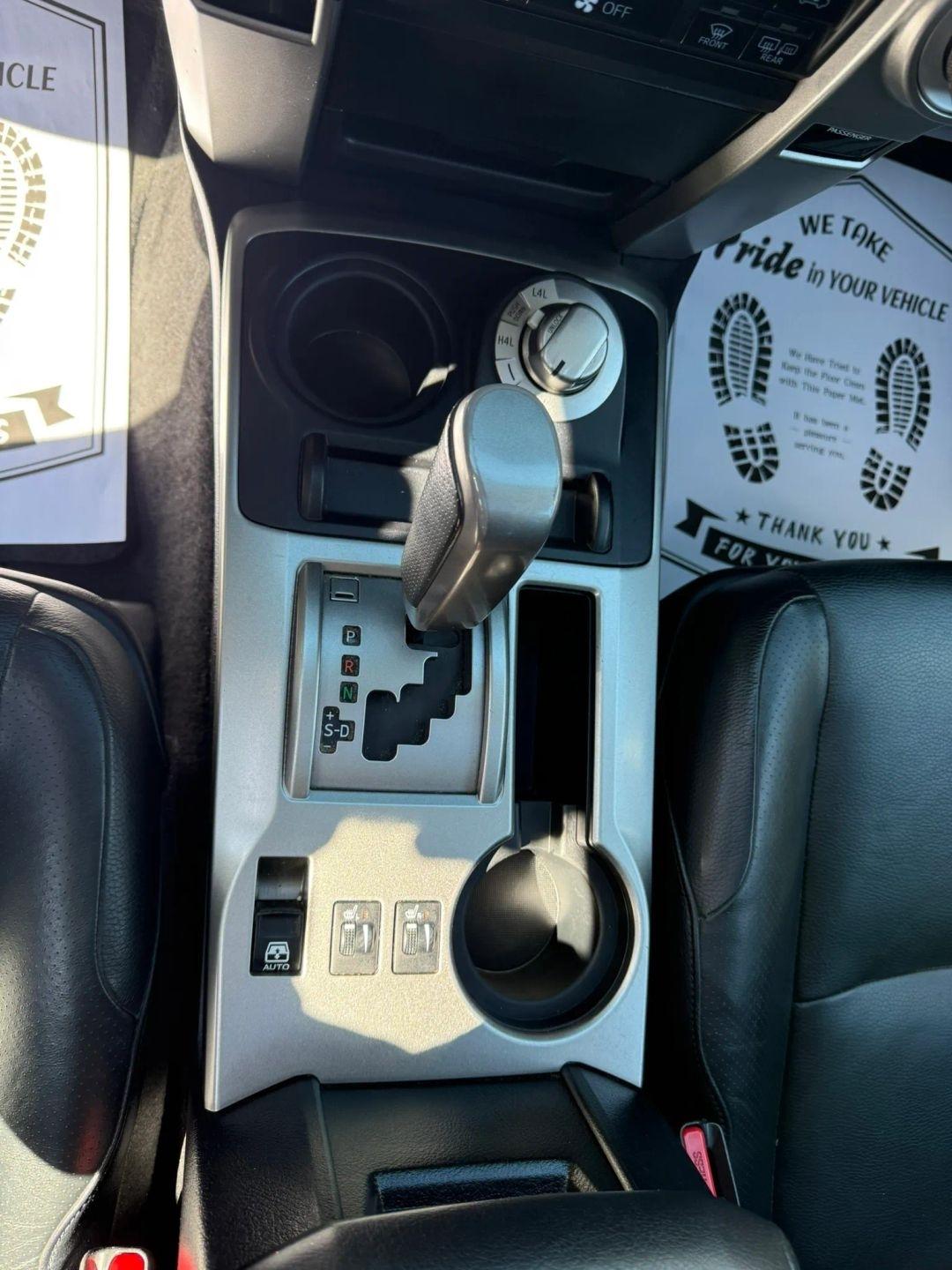 Toyota 4Runner Limited 4WD V6 2011