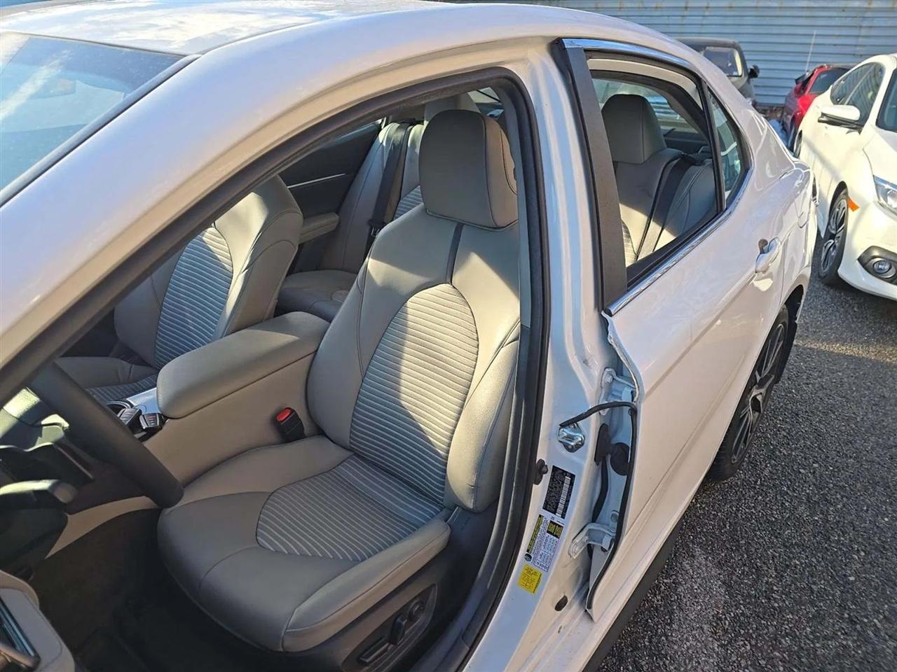 Toyota Camry Hybrid SE 2022