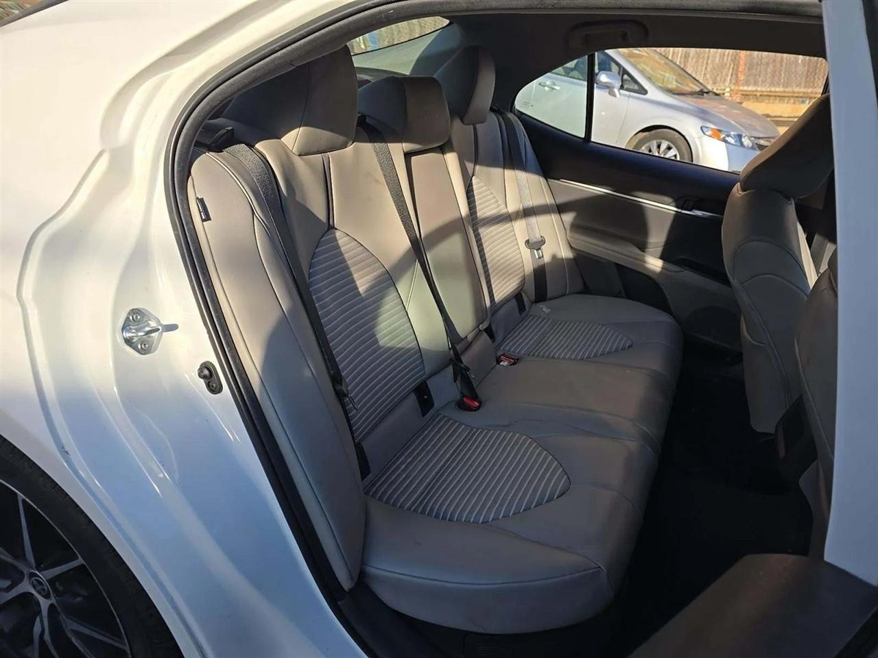Toyota Camry Hybrid SE 2022