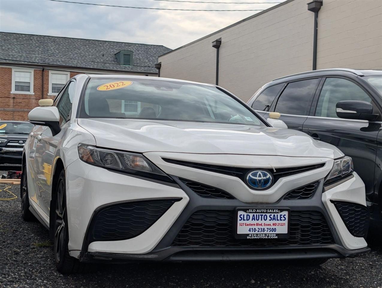 Toyota Camry Hybrid SE 2022