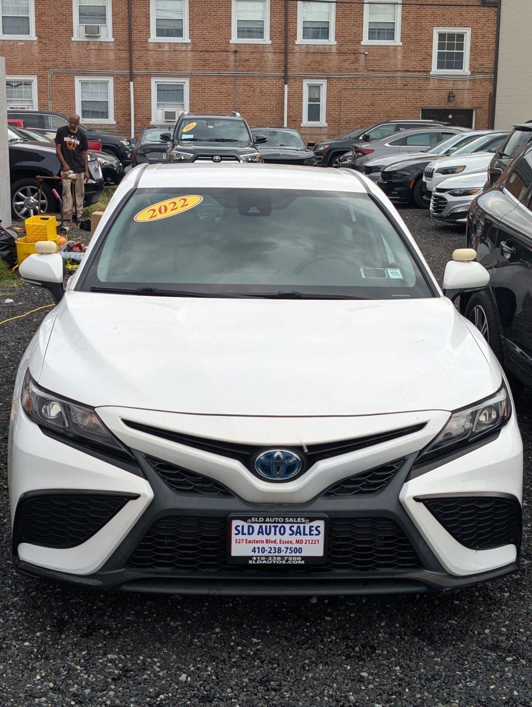 Toyota Camry Hybrid SE 2022